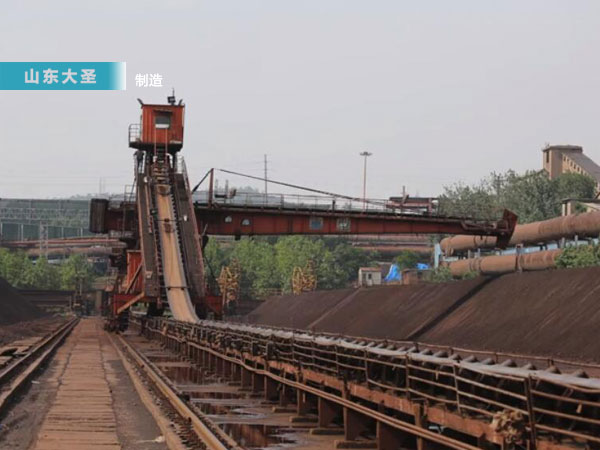 托輥高度自動(dòng)調(diào)整的節(jié)能皮帶機(jī)