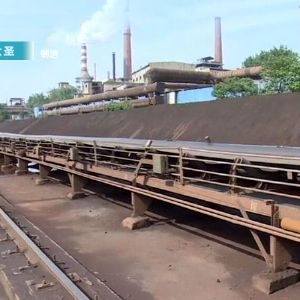 托輥高度自動(dòng)調(diào)整的節(jié)能皮帶機(jī)